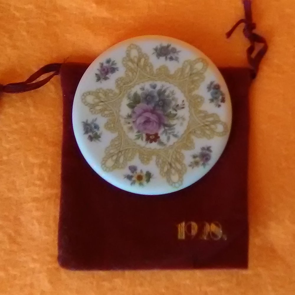 Compact Mirror - Picture 2 of 3